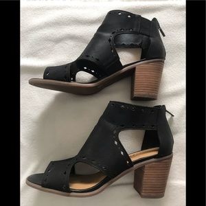 Lucky brand black leather high heeled sandals 9.5